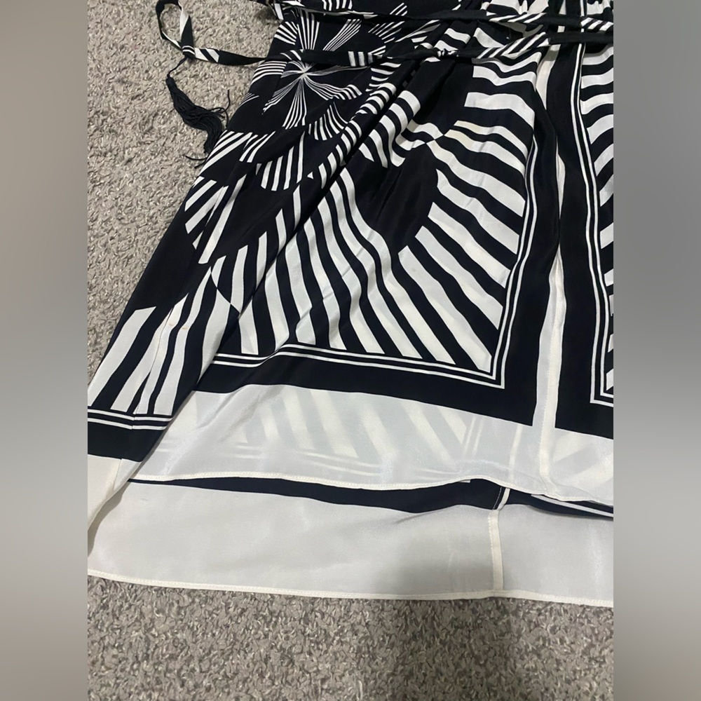 BCBG MaxAzria Vintage Silk Black White Belted Geometric Tassel Kimono Kaftan S - Picture 3 of 5